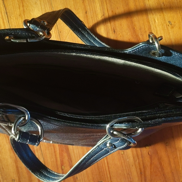 Like new Basque navy and silver shoulder bag - Picture 3 of 4